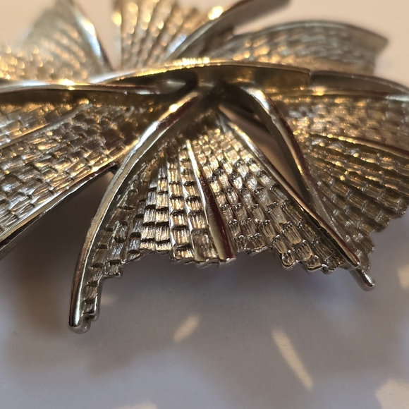 Vintage brooch abstract silver tone pin leaf leaves nature jewelry - Picture 5 of 10